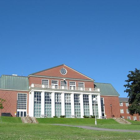 Unb Fredericton Accommodations ภายนอก รูปภาพ