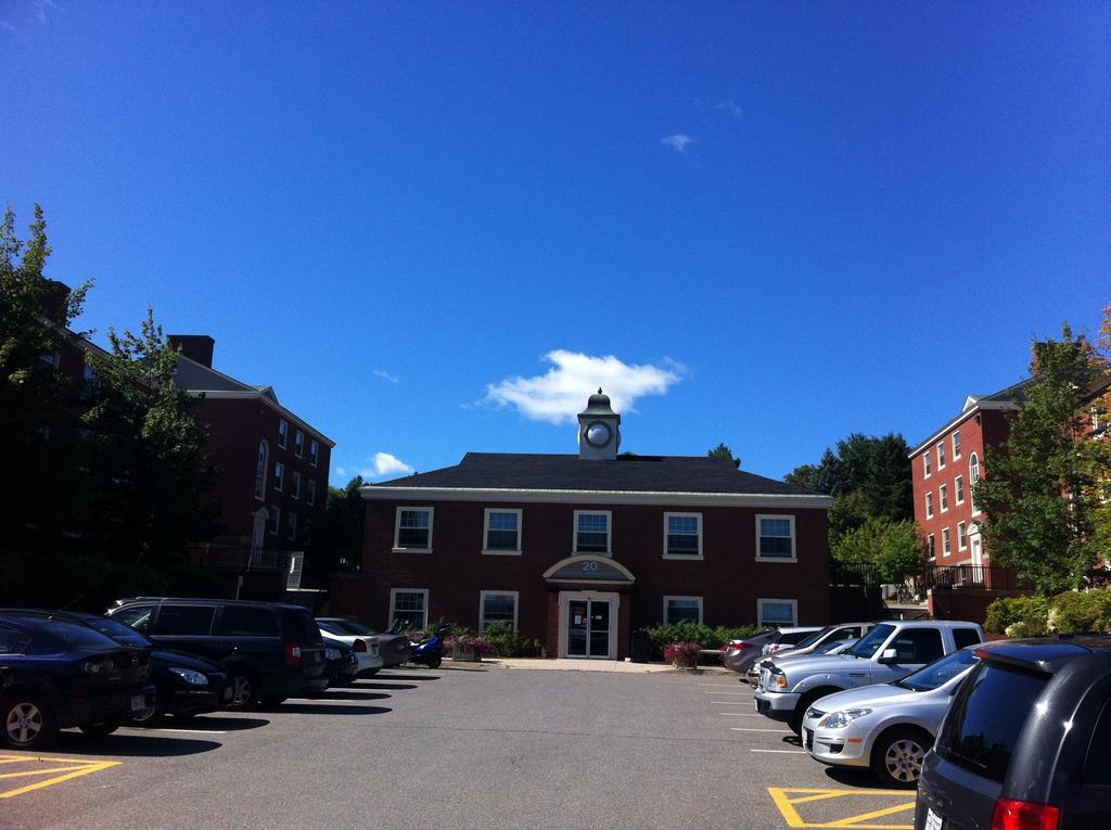 Unb Fredericton Accommodations ภายนอก รูปภาพ
