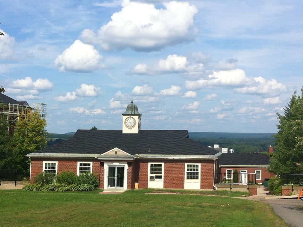 Unb Fredericton Accommodations ภายนอก รูปภาพ