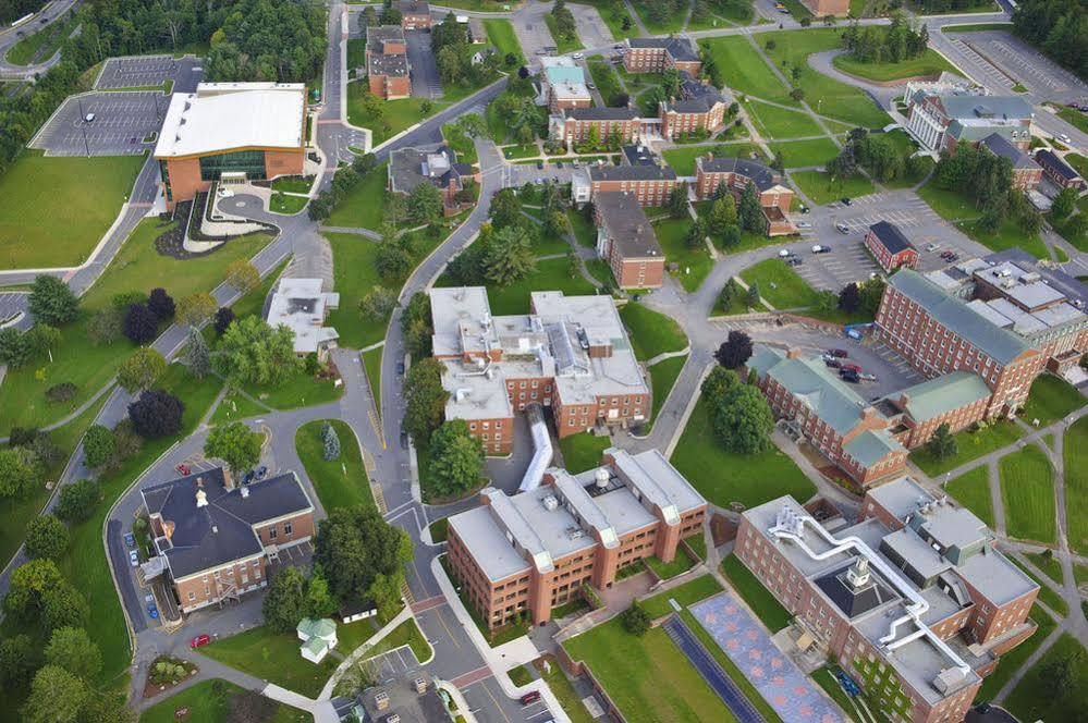 Unb Fredericton Accommodations ภายนอก รูปภาพ